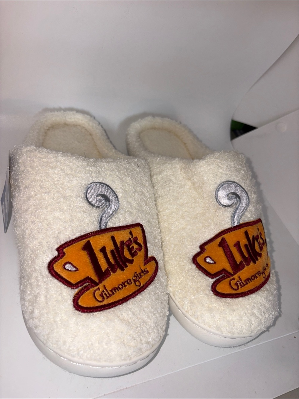 NWT Gilmore Girls Lukeās Diner Womenās Slippers size L/XL